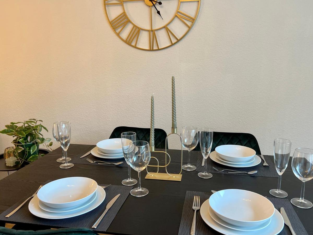 Design Apartment Mit Balkon - Kueche - Netflix Essen Buitenkant foto