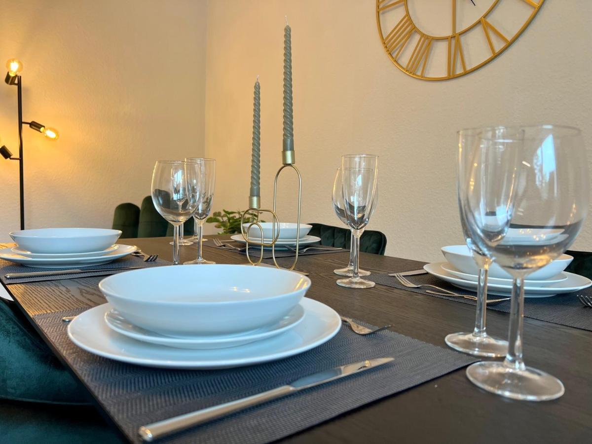 Design Apartment Mit Balkon - Kueche - Netflix Essen Buitenkant foto
